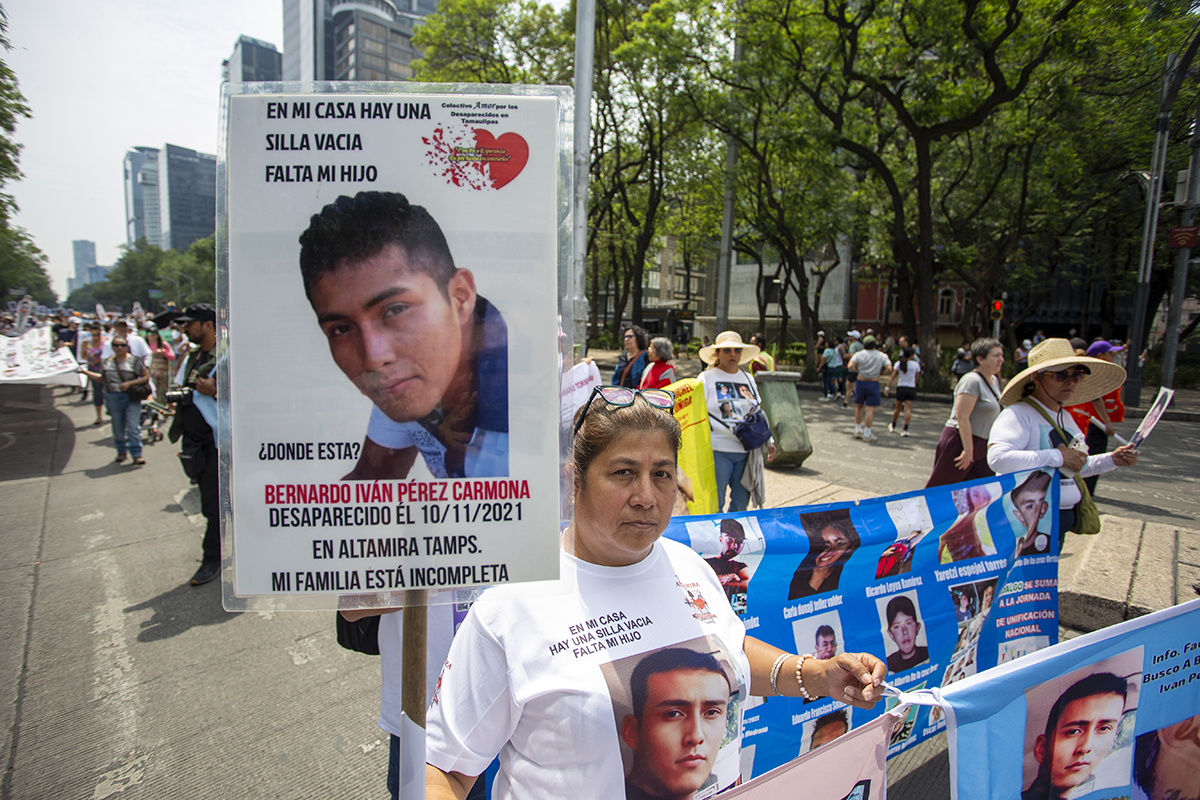 "10 de mayo no es de fiesta, es de lucha y de protesta": madres buscadoras marchan en la Ciudad de México por 130 mil desaparecidos