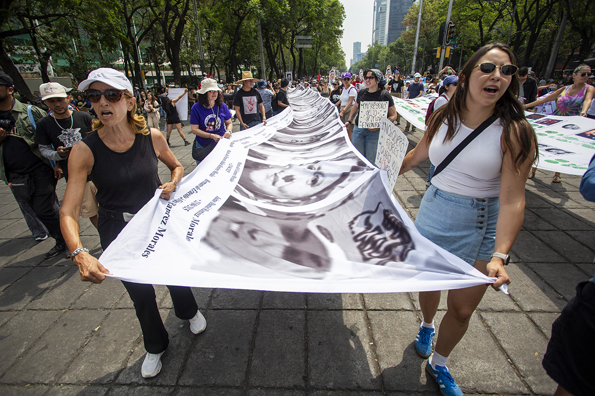 "10 de mayo no es de fiesta, es de lucha y de protesta": madres buscadoras marchan en la Ciudad de México por 130 mil desaparecidos
