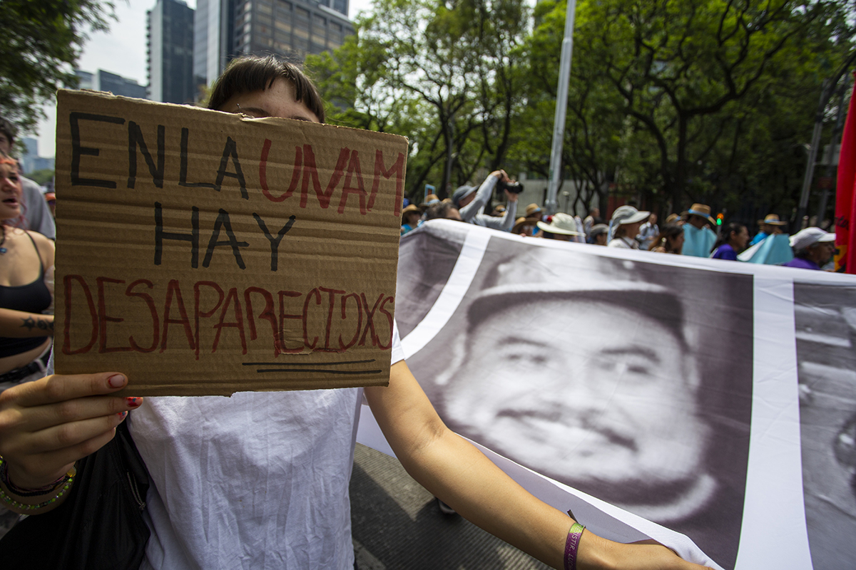 "10 de mayo no es de fiesta, es de lucha y de protesta": madres buscadoras marchan en la Ciudad de México por 130 mil desaparecidos