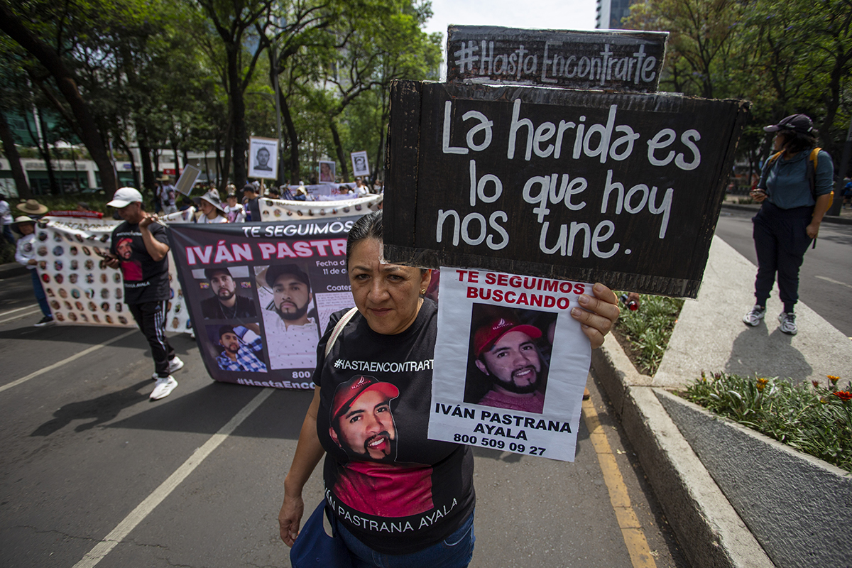 "10 de mayo no es de fiesta, es de lucha y de protesta": madres buscadoras marchan en la Ciudad de México por 130 mil desaparecidos