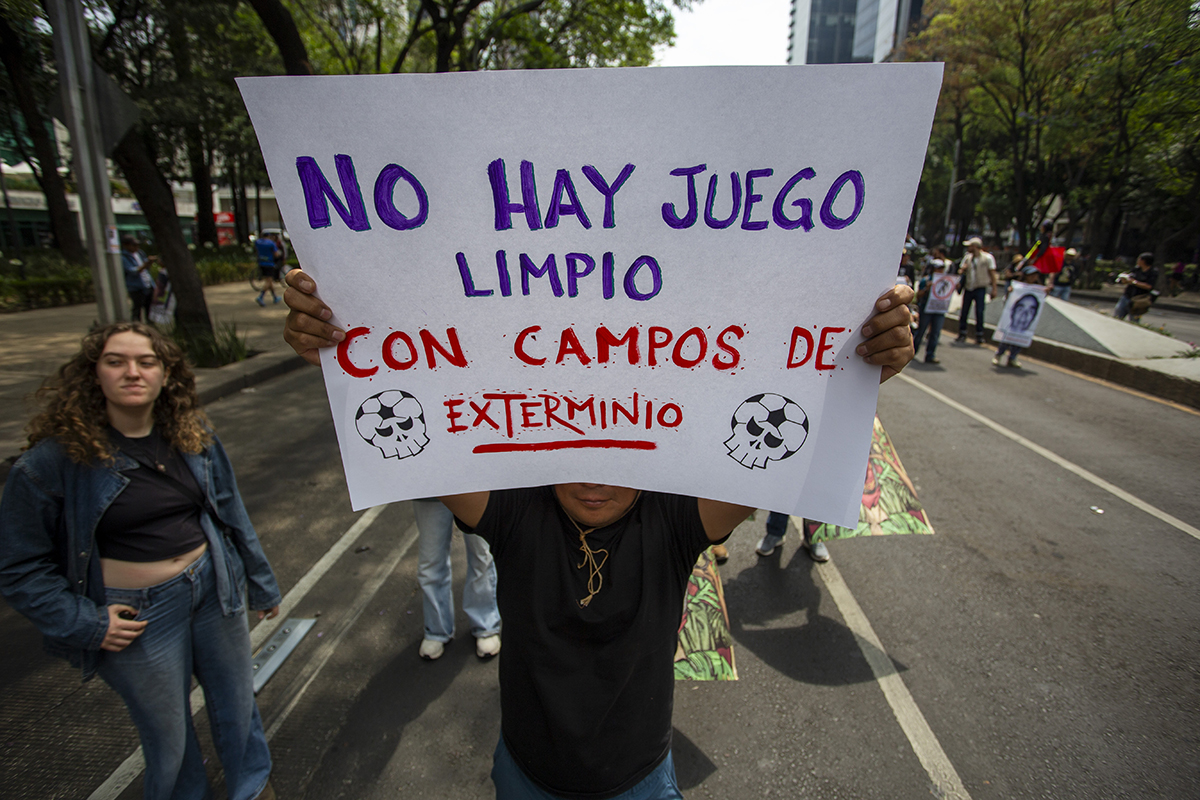 "10 de mayo no es de fiesta, es de lucha y de protesta": madres buscadoras marchan en la Ciudad de México por 130 mil desaparecidos