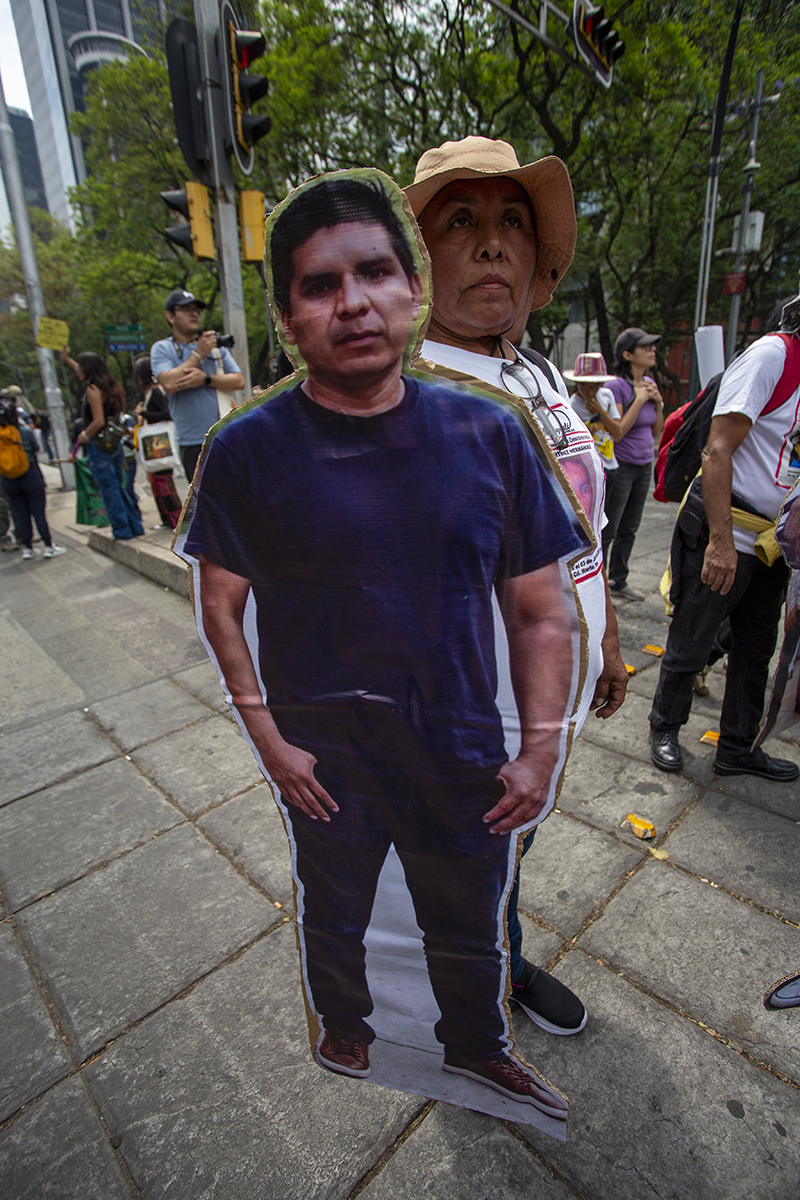 "10 de mayo no es de fiesta, es de lucha y de protesta": madres buscadoras marchan en la Ciudad de México por 130 mil desaparecidos