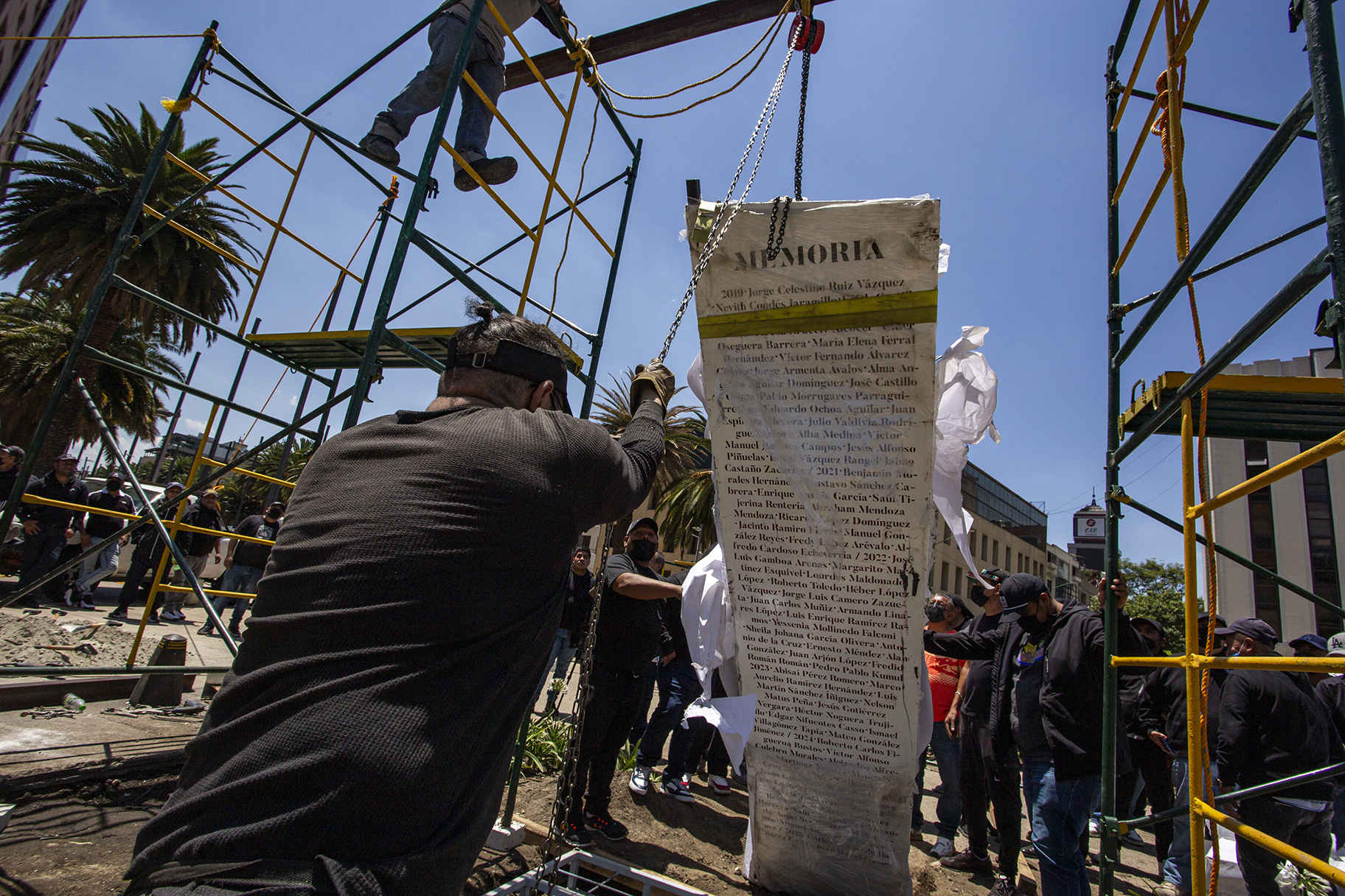"Aquí Nadie Olvida": familiares de periodistas asesinados revelan antimonumento en Reforma y Bucareli