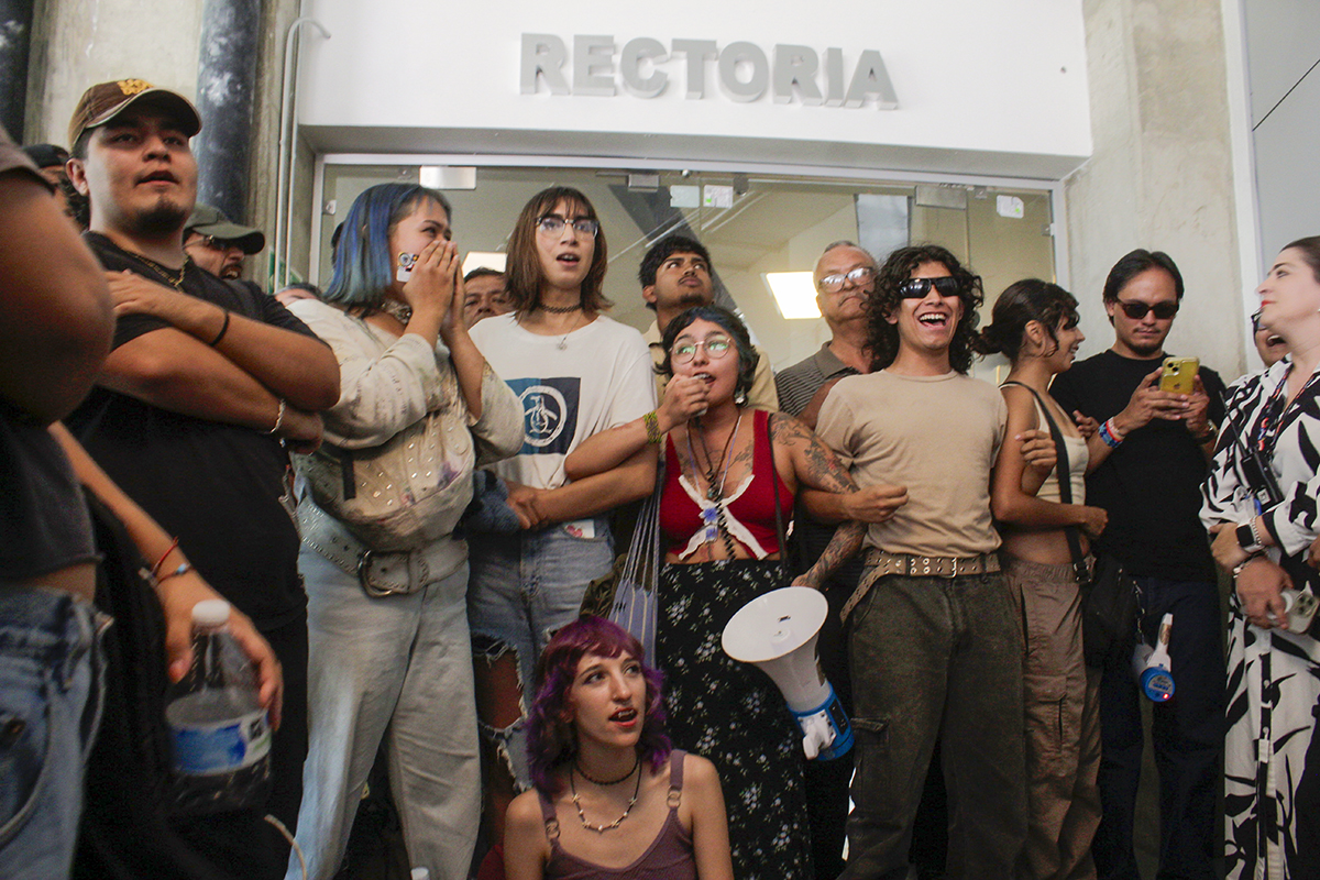 La UdeG intentó suspender a estudiantes por adeudo. La asamblea del CUCSH lo revirtió