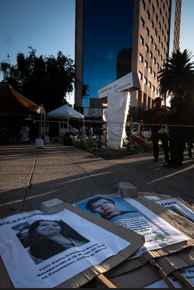 Fotos: antimonumento "Aquí Nadie Olvida" por periodistas en México