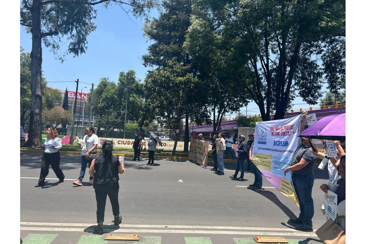 En el Día del Maestro, profesores del IEMS semiescolarizado protestaron en Tlalpan por 19 años sin base, sin contrato y con salarios estancados
