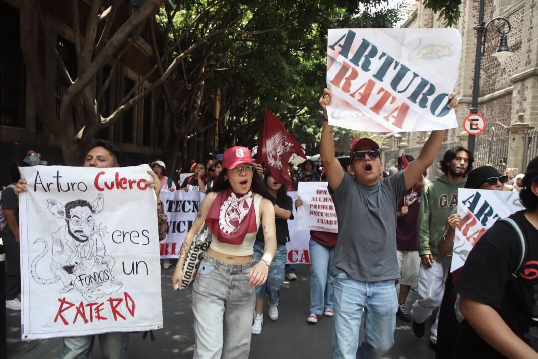 WhatsApp Image 2026-05-19 at 2.48.26 PM Estudiantes del IPN bloquean Eje Central y exigen diálogo con SEP