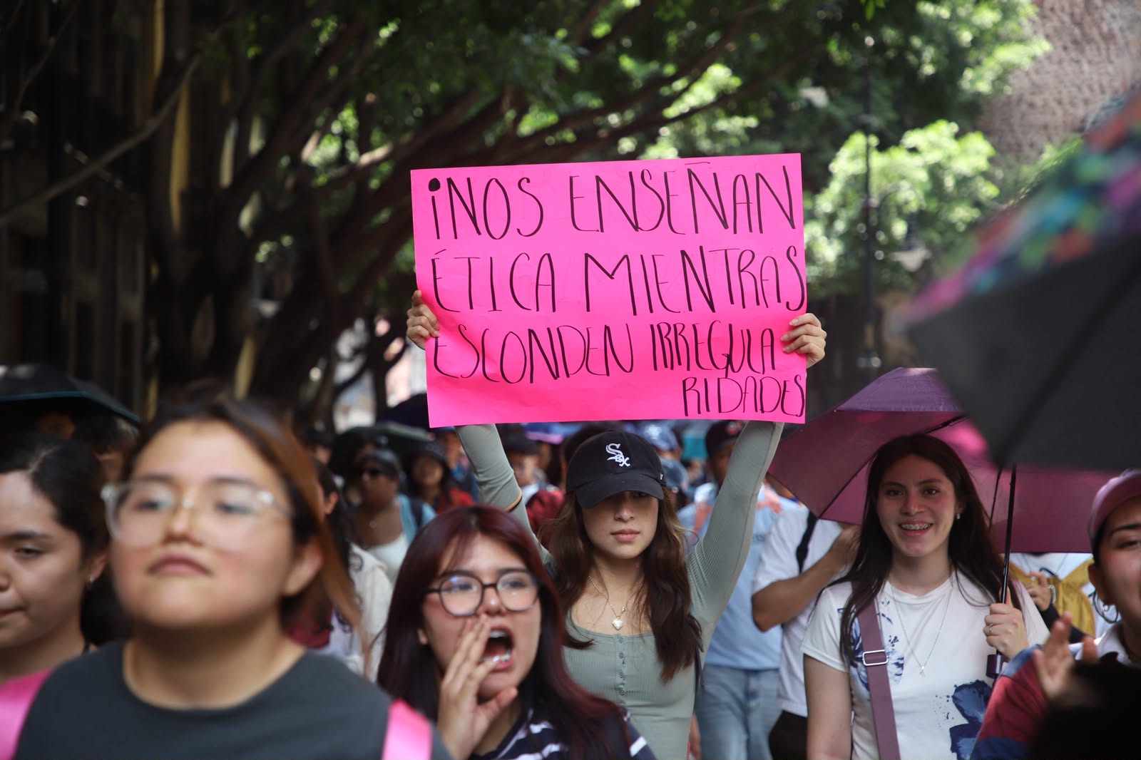 Estudiantes del IPN bloquean Eje Central y exigen diálogo con SEP