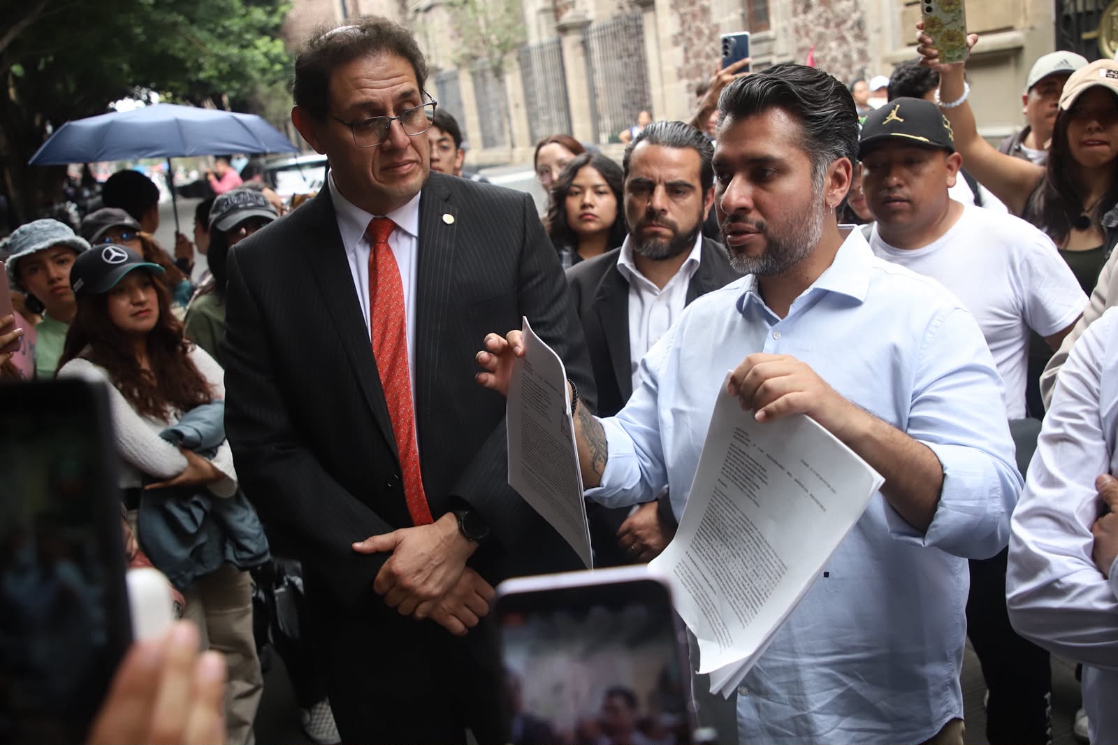 Estudiantes del IPN bloquean Eje Central y exigen diálogo con SEP