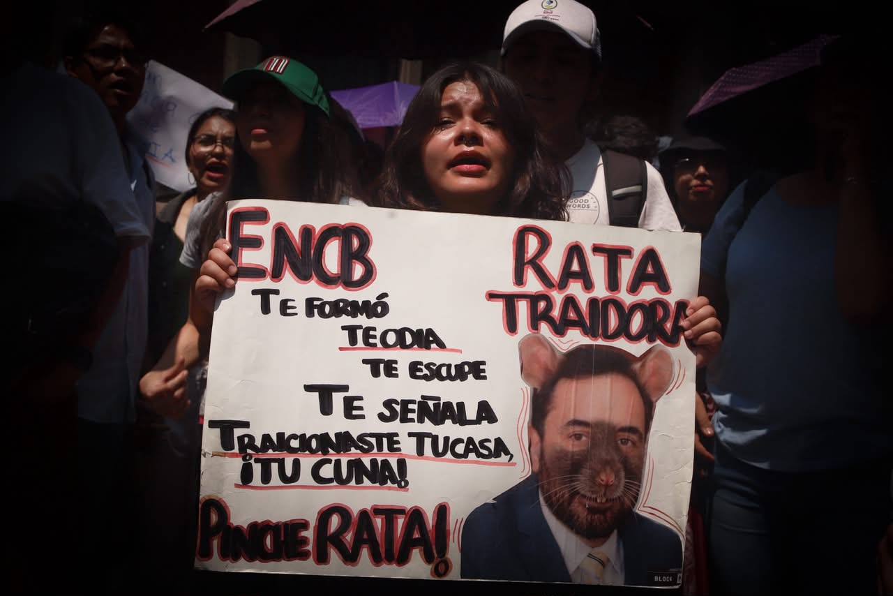 Estudiantes del IPN bloquean Eje Central y exigen diálogo con SEP