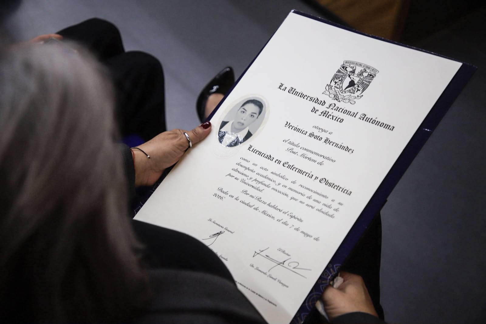 La UNAM entregó el título póstumo de Verónica Soto Hernández, seis años después de su feminicidio