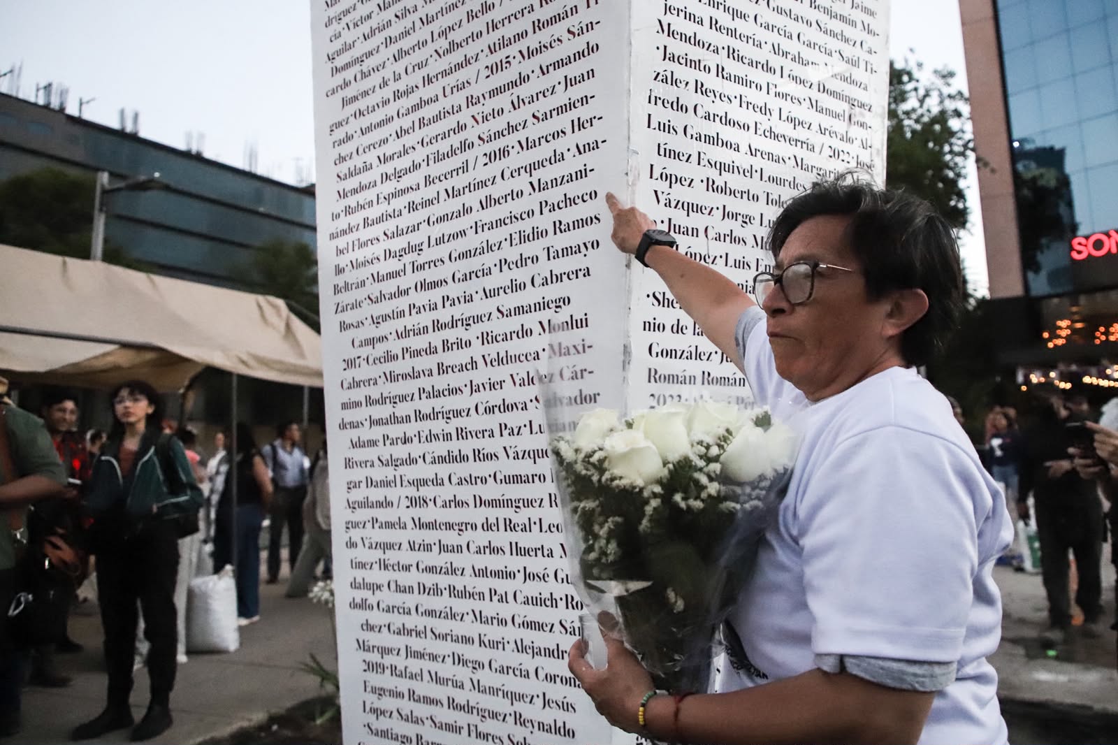 Fotos: antimonumento "Aquí Nadie Olvida" por periodistas en México