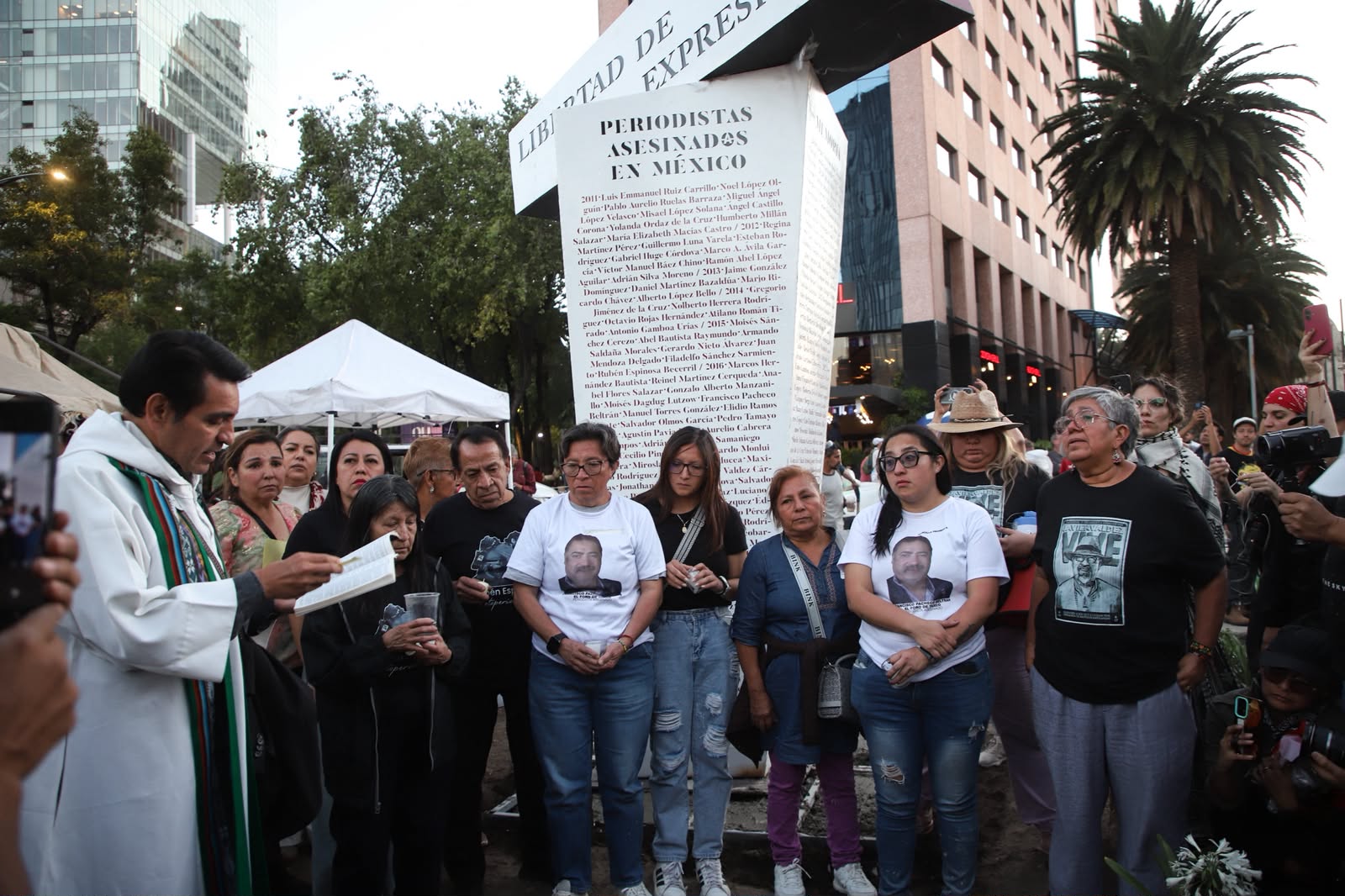 Fotos: antimonumento "Aquí Nadie Olvida" por periodistas en México