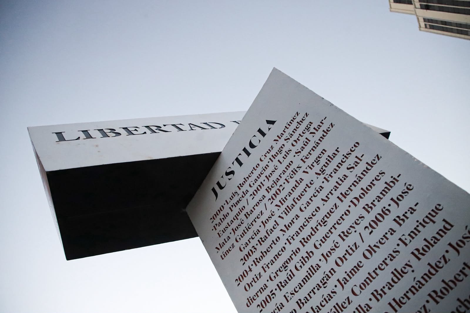 Fotos: antimonumento "Aquí Nadie Olvida" por periodistas en México