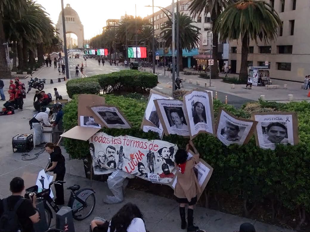 Fotos: antimonumento "Aquí Nadie Olvida" por periodistas en México