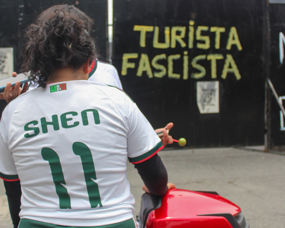 Colectivos, familias buscadoras y vecinos de Santa Úrsula realizan jornada antimundialista frente al Estadio Azteca
