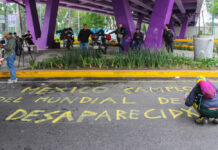 Colectivos, familias buscadoras y vecinos de Santa Úrsula realizan jornada antimundialista frente al Estadio Azteca Colectivos, familias buscadoras y vecinos de Santa Úrsula realizan jornada antimundialista frente al Estadio Azteca