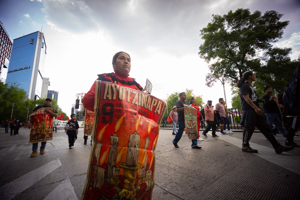 Ayotzinapa llega a CDMX pese al cerco: 141 jornadas globales sin paradero de los 43