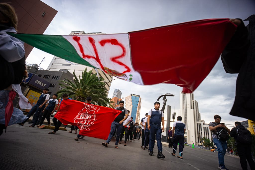 Ayotzinapa llega a CDMX pese al cerco: 141 jornadas globales sin paradero de los 43