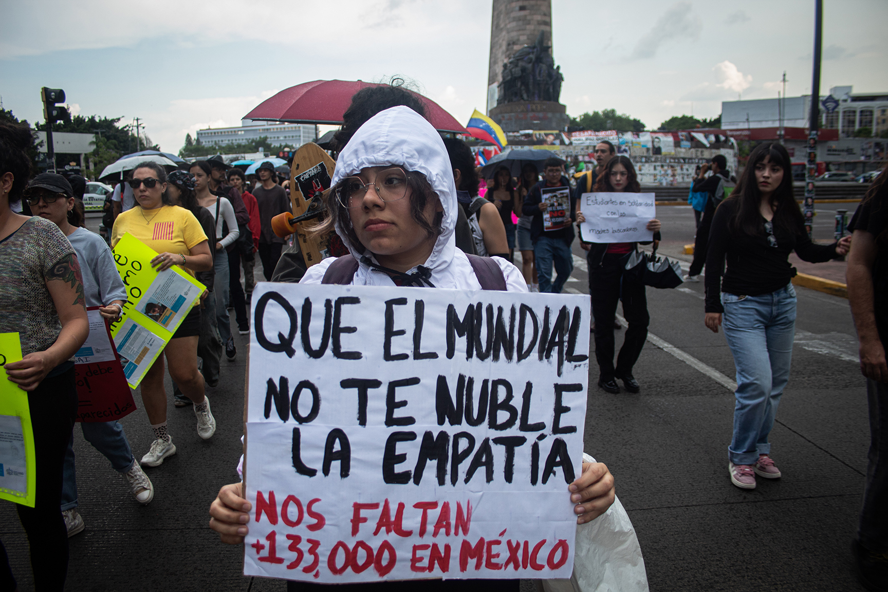 Mientras el Mundial se celebra en Guadalajara, colectivos marchan por sus desaparecidos y contra el despojo