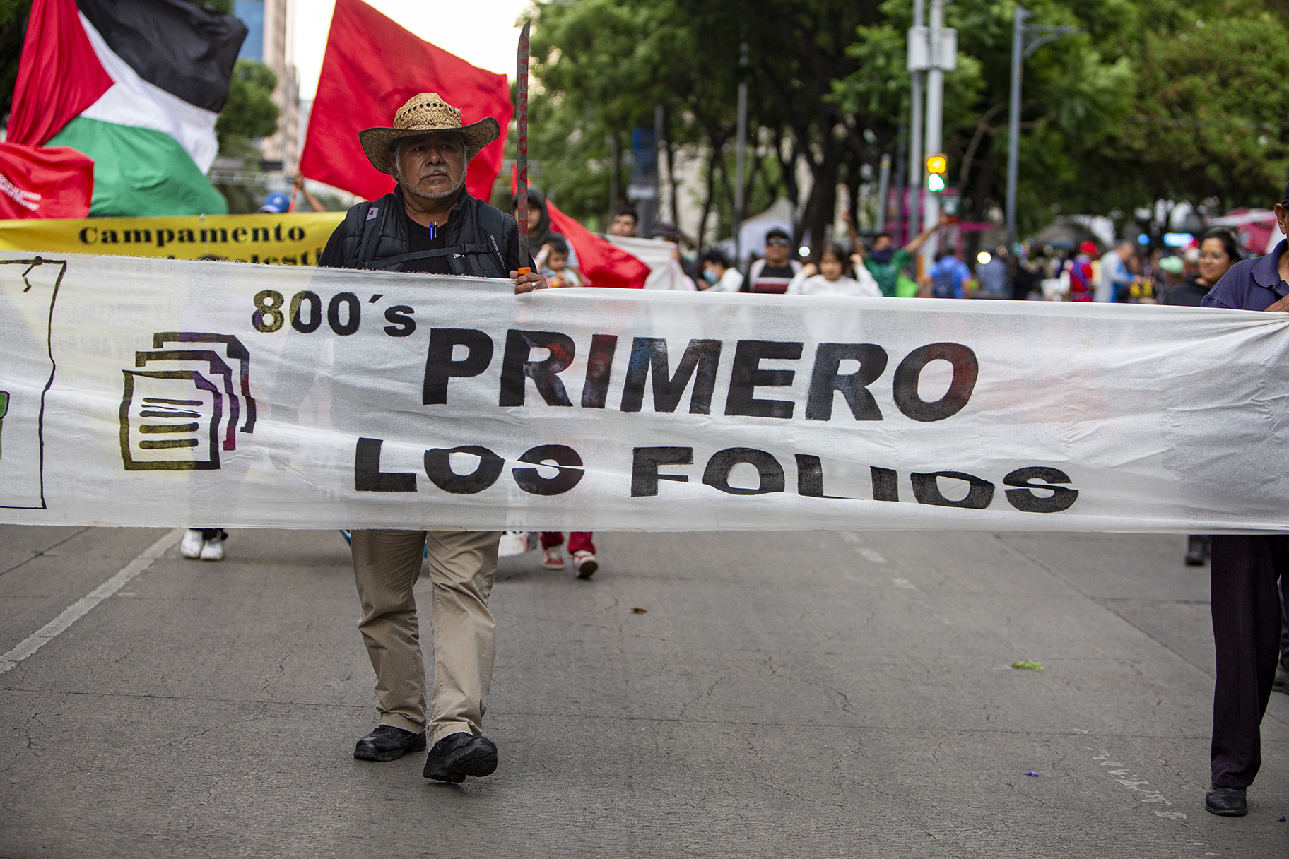 Ayotzinapa llega a CDMX pese al cerco: 141 jornadas globales sin paradero de los 43