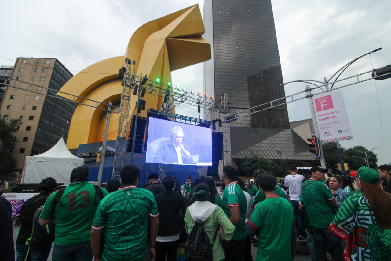 Entre festejos y ausencias: la afición ocupa Reforma previo al México vs Ecuador