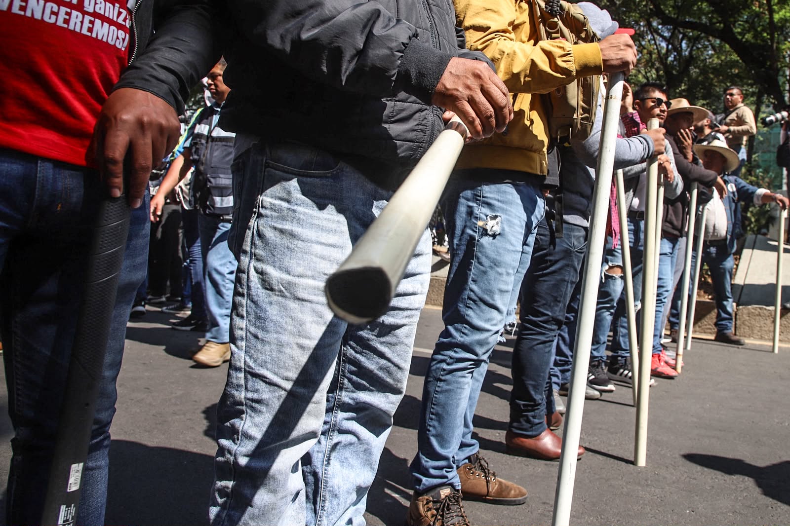 Policía capitalina reprime con petardos y balas de goma a la marcha de la CNTE en el Zócalo