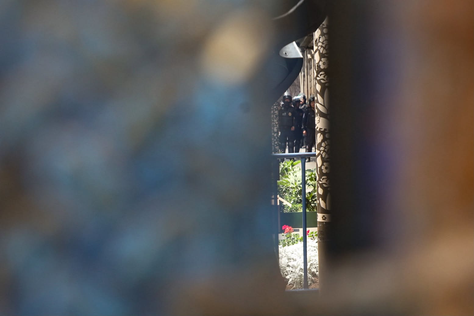 Policía capitalina reprime con petardos y balas de goma a la marcha de la CNTE en el Zócalo