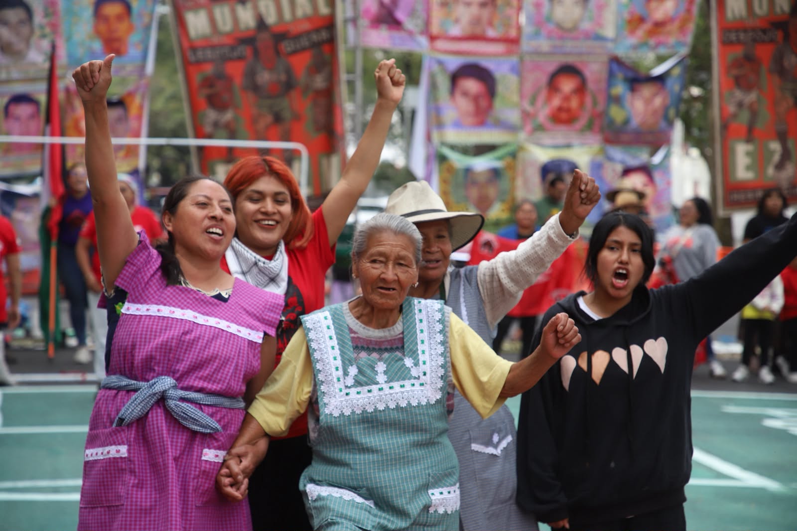 Familiares de Samir Flores y colectivos antimundialistas convierten el futbol popular en protesta contra el "Mundial del Despojo"
