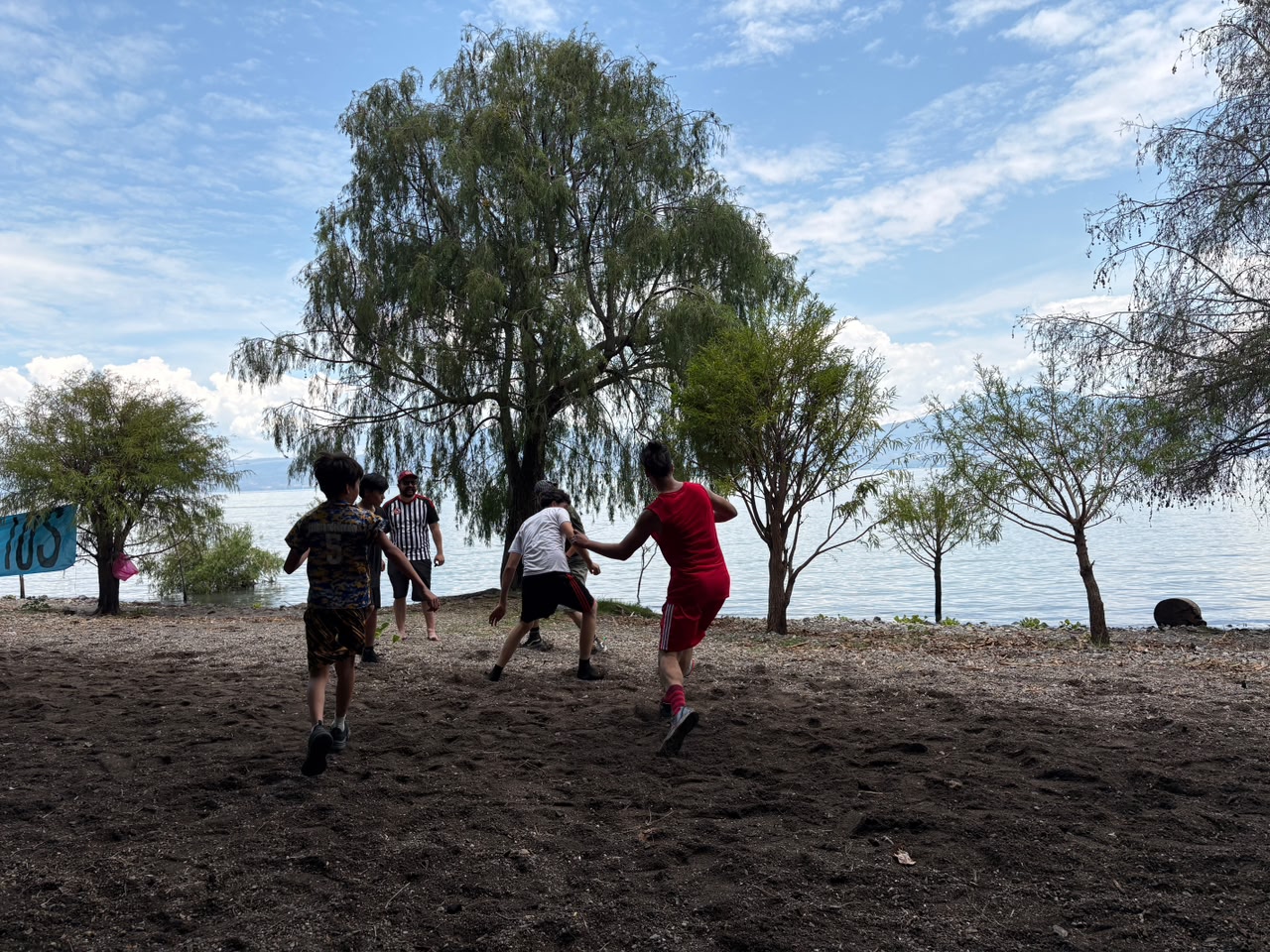 Defienden el Lago de Chapala con la "Cascarita Ribereña" a días del Mundial 2026