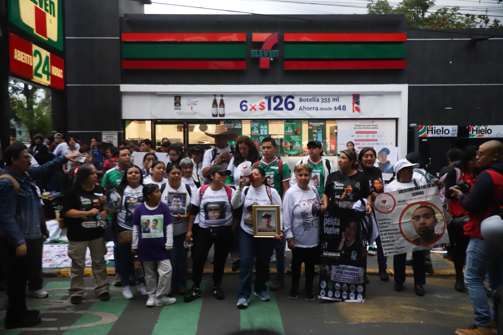 Cerco policial impide protesta pacífica de madres buscadoras a kilómetro y medio del Estadio Azteca