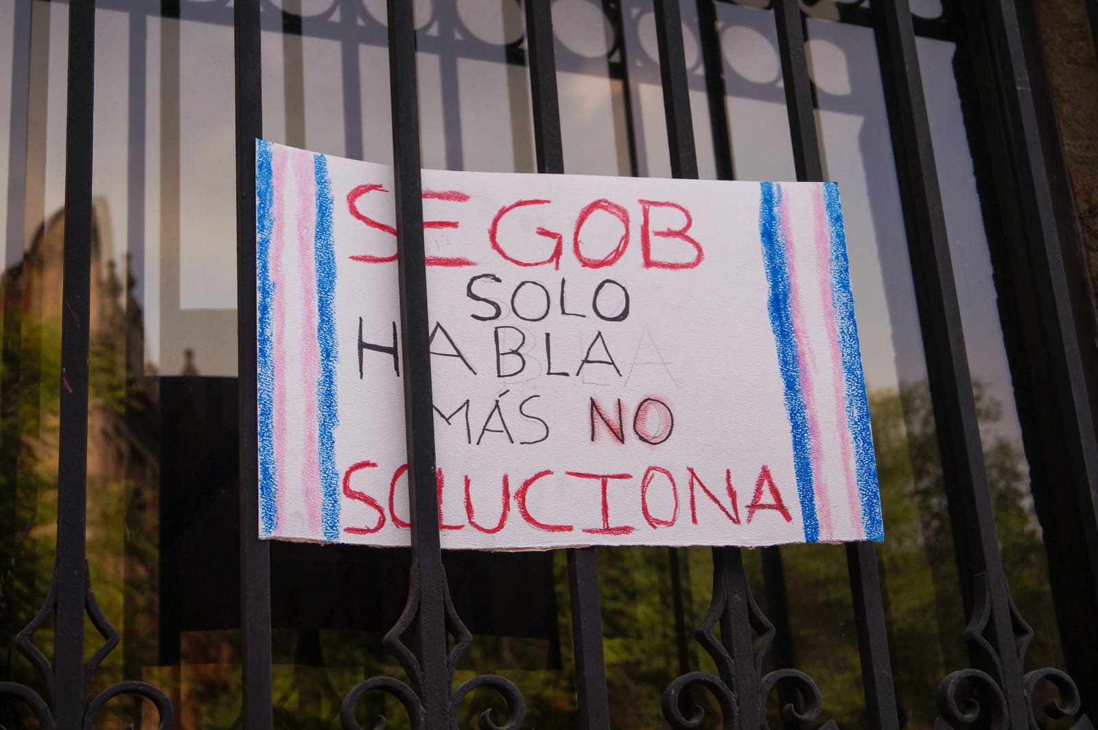 Organizaciones trans y no binarias toman SEGOB; exigen diálogo con Rosa Icela Rodríguez y Ley Integral Trans