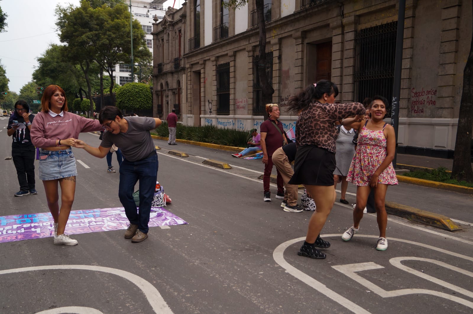 Organizaciones trans y no binarias toman SEGOB; exigen diálogo con Rosa Icela Rodríguez y Ley Integral Trans
