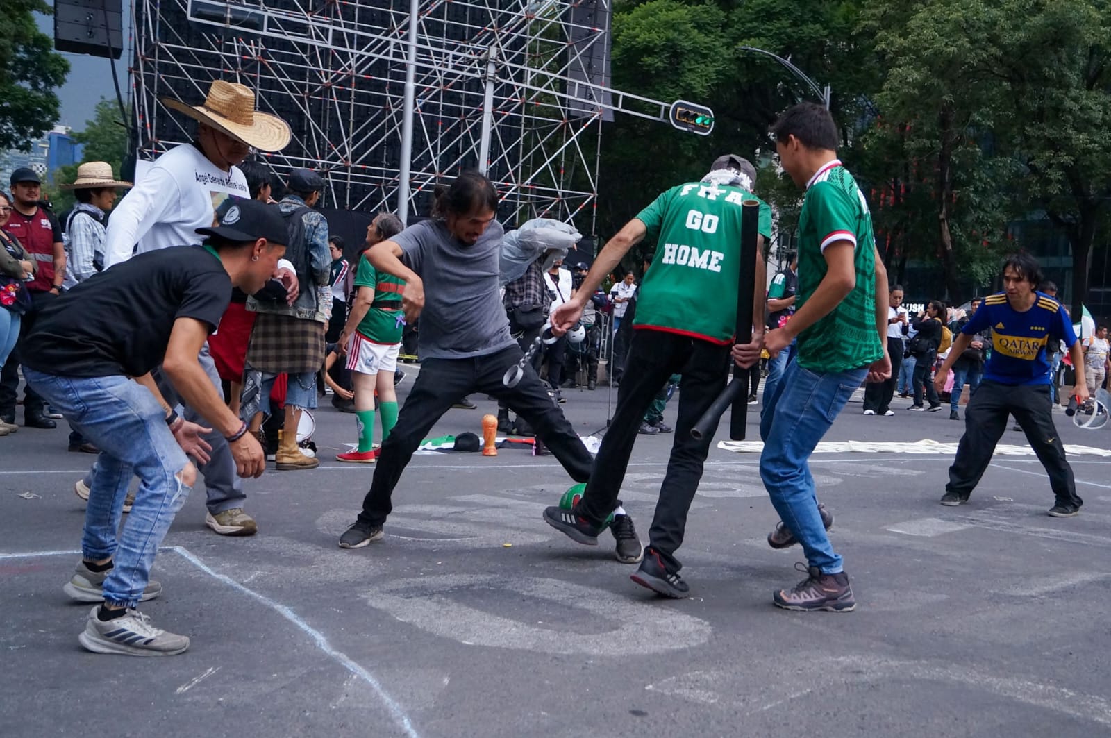 “El balón regresa a casa, nuestrxs desaparecidos no”: madres buscadoras protestan previo al México vs Ecuador