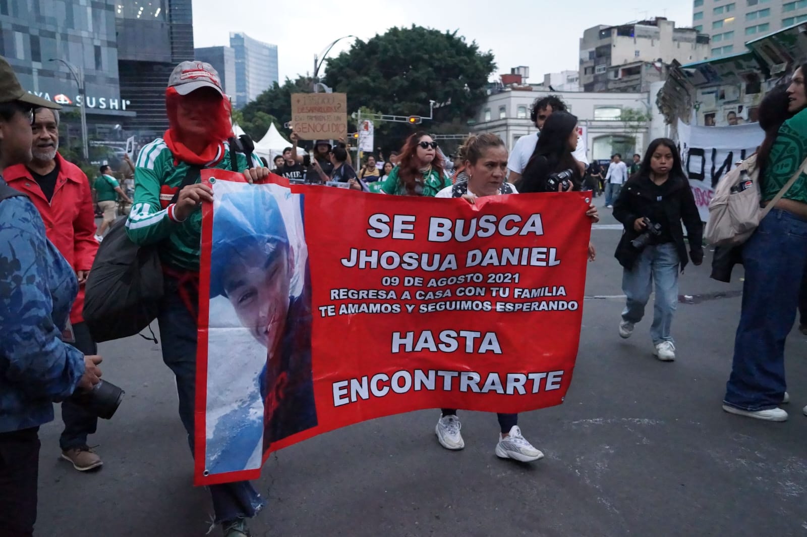 “El balón regresa a casa, nuestrxs desaparecidos no”: madres buscadoras protestan previo al México vs Ecuador