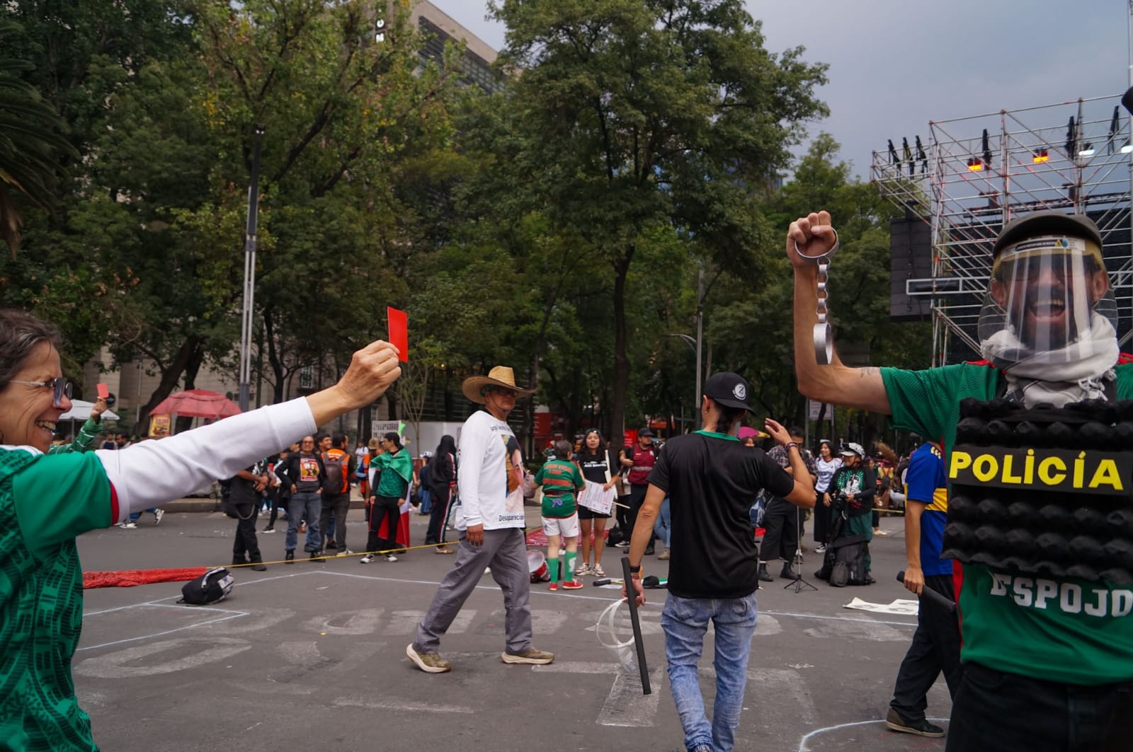 “El balón regresa a casa, nuestrxs desaparecidos no”: madres buscadoras protestan previo al México vs Ecuador
