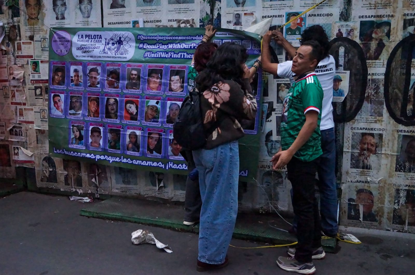 “El balón regresa a casa, nuestrxs desaparecidos no”: madres buscadoras protestan previo al México vs Ecuador