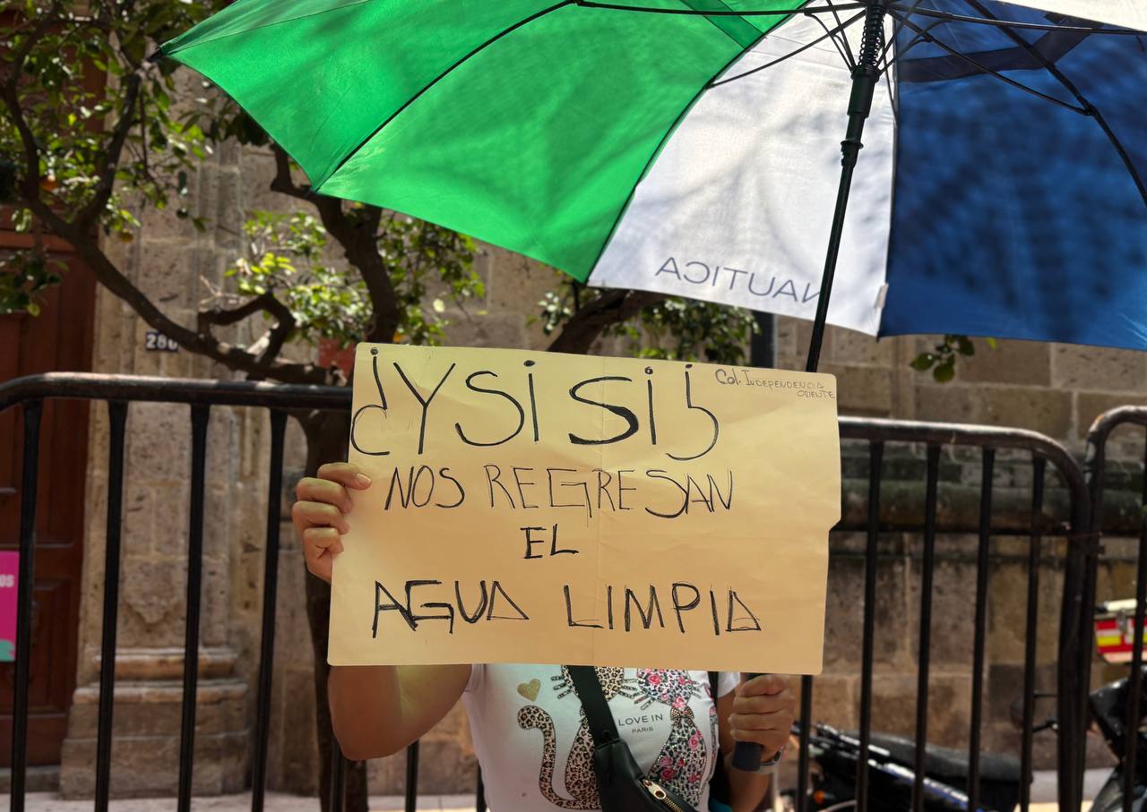 Acusan simulación en mesa por agua; exigen alerta sanitaria en Jalisco