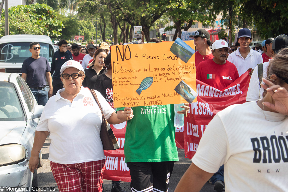 salineros defienden su futuro ante la expansión del Puerto de Manzanillo