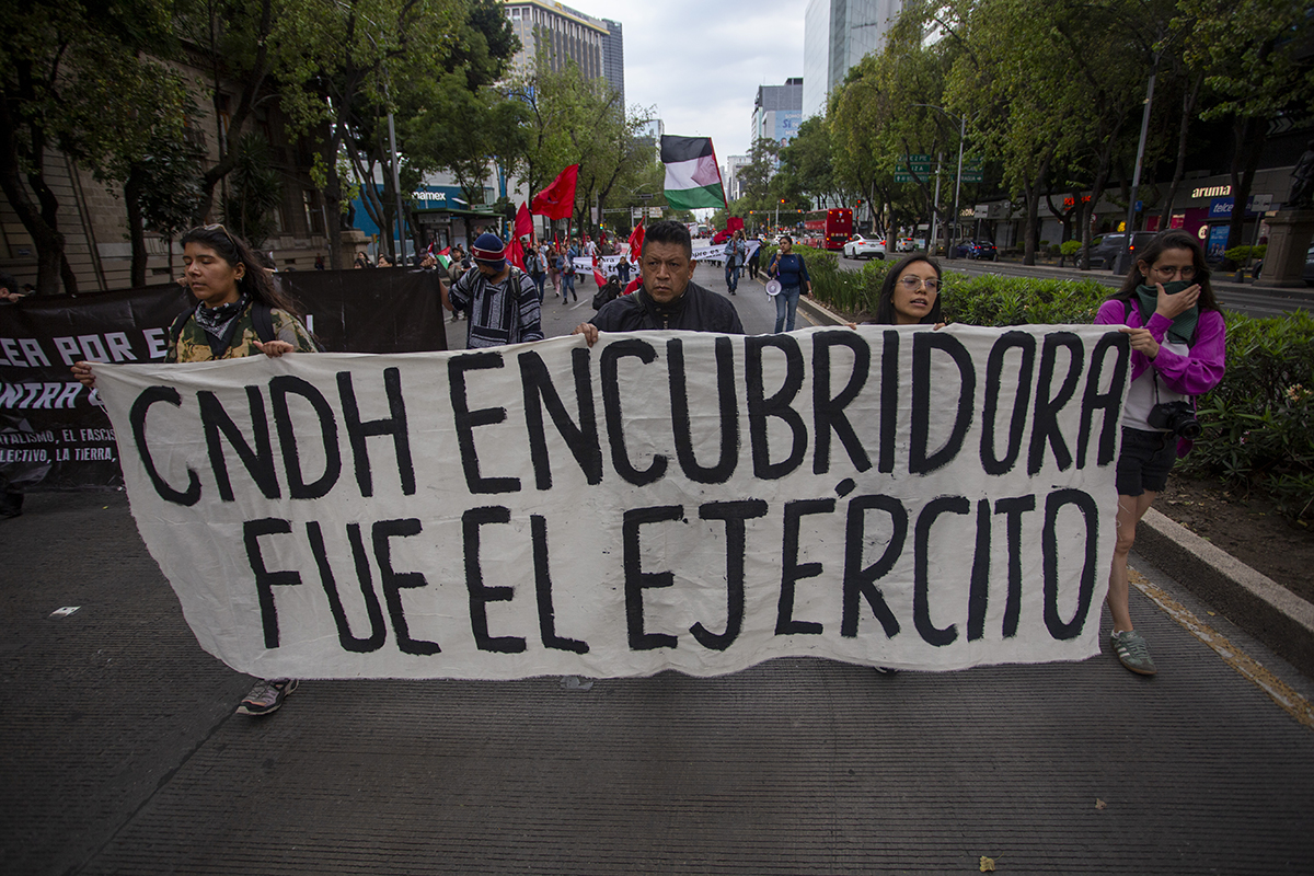 Madres y padres de los 43 responden a la CNDH y exigen a Sheinbaum los 853 folios del Ejército