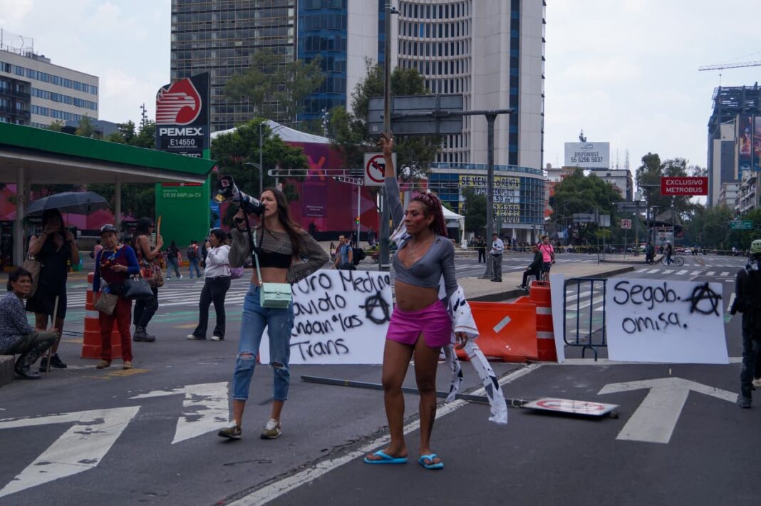 Colectivos trans bloquean Reforma tras fracasar diálogo con Segob y GCDMX