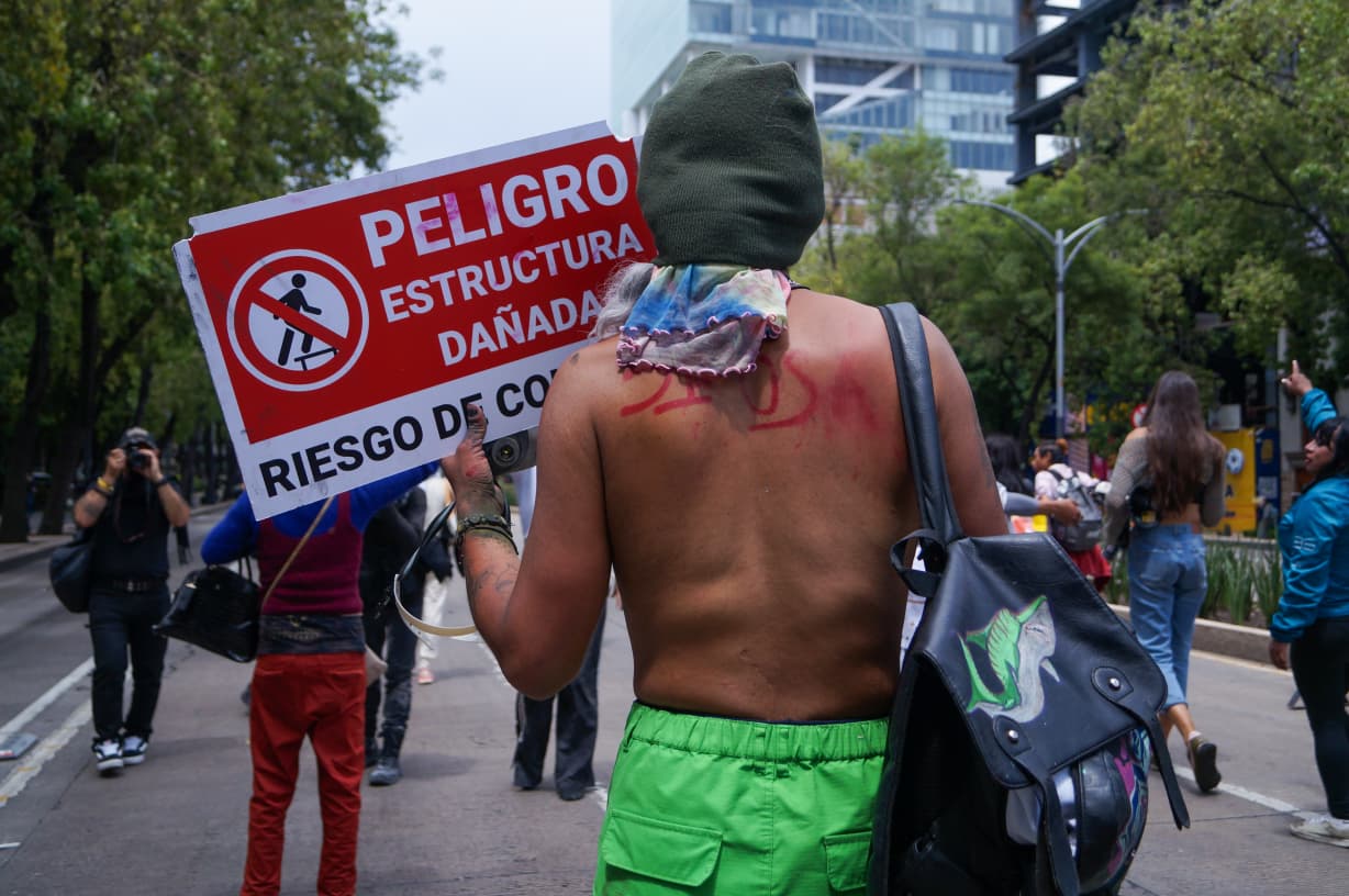 Colectivos trans bloquean Reforma tras fracasar diálogo con Segob y GCDMX