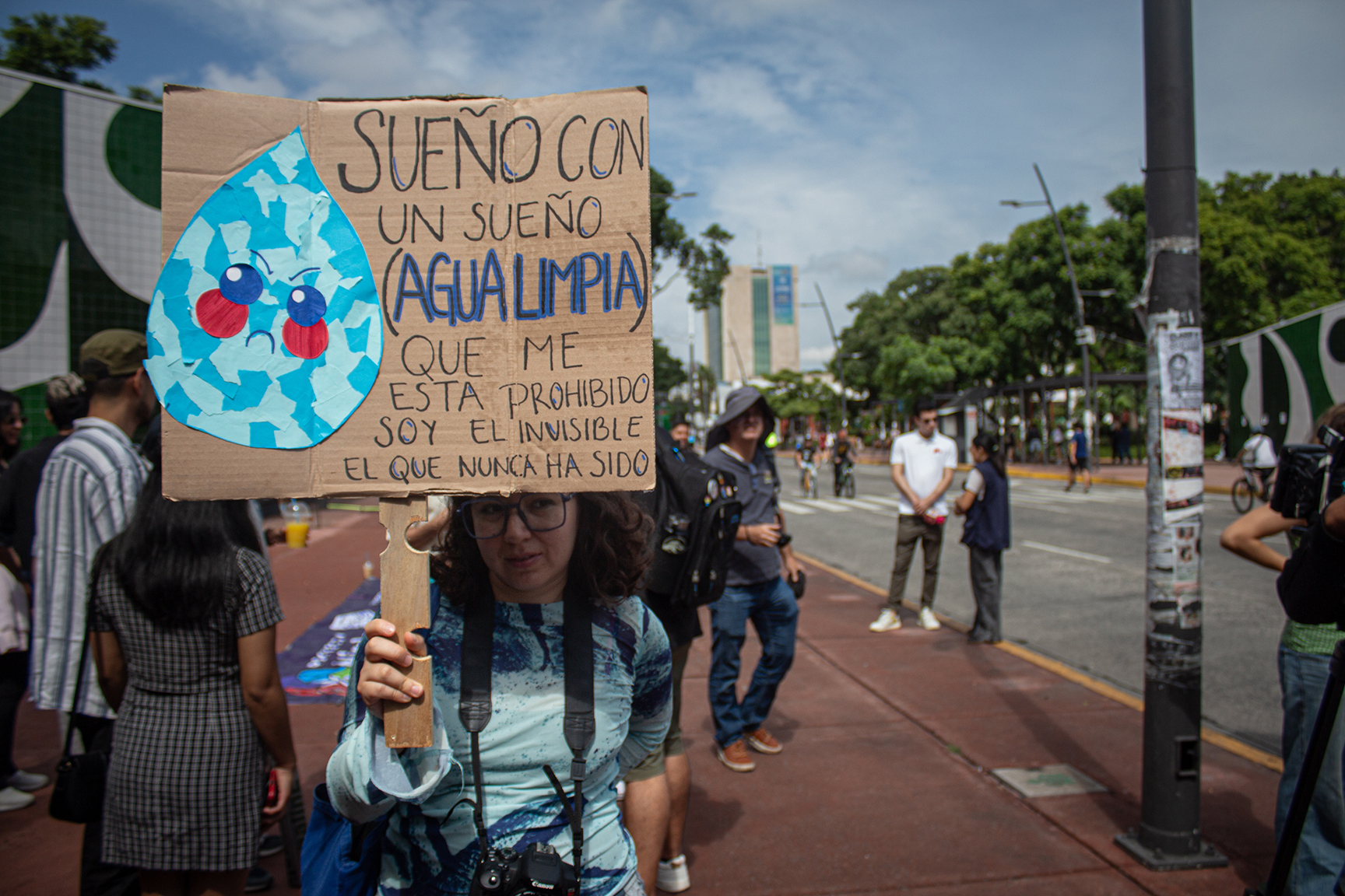 Más de 900 personas se concentran en el Parque Rojo, en Guadalajara, antes de iniciar la Megamarcha por el Agua rumbo a Plaza Liberación. Guadalajara, Jalisco, 23 de agosto de 2026.