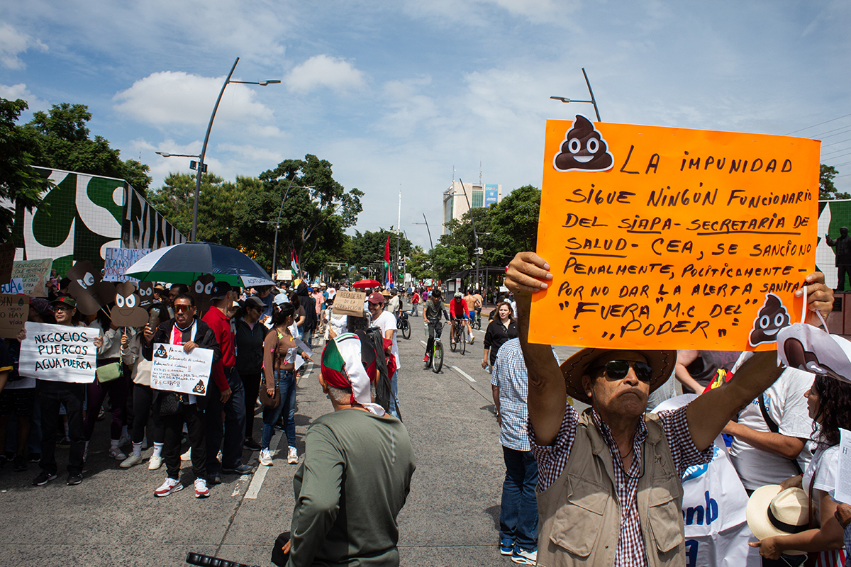 Más de 900 personas se concentran en el Parque Rojo, en Guadalajara, antes de iniciar la Megamarcha por el Agua rumbo a Plaza Liberación. Guadalajara, Jalisco, 23 de agosto de 2026.