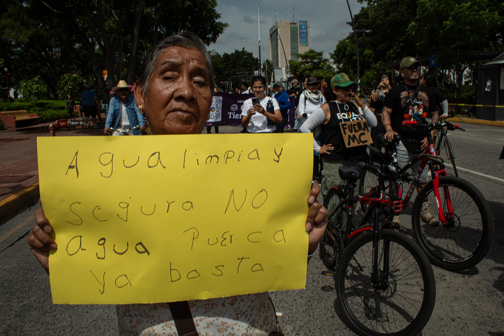 Más de 900 personas se concentran en el Parque Rojo, en Guadalajara, antes de iniciar la Megamarcha por el Agua rumbo a Plaza Liberación. Guadalajara, Jalisco, 23 de agosto de 2026.