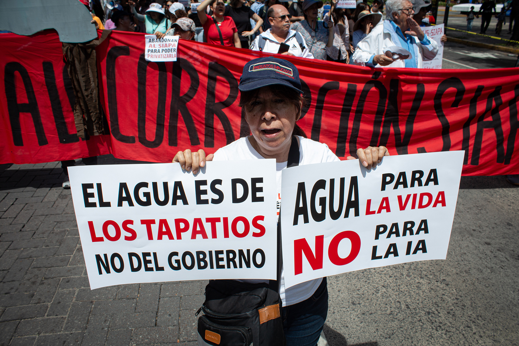 Más de 900 personas se concentran en el Parque Rojo, en Guadalajara, antes de iniciar la Megamarcha por el Agua rumbo a Plaza Liberación. Guadalajara, Jalisco, 23 de agosto de 2026.
