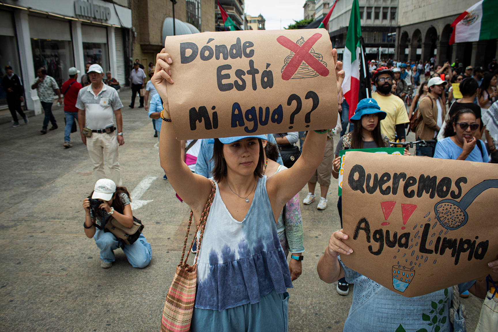 Más de 900 personas se concentran en el Parque Rojo, en Guadalajara, antes de iniciar la Megamarcha por el Agua rumbo a Plaza Liberación. Guadalajara, Jalisco, 23 de agosto de 2026.