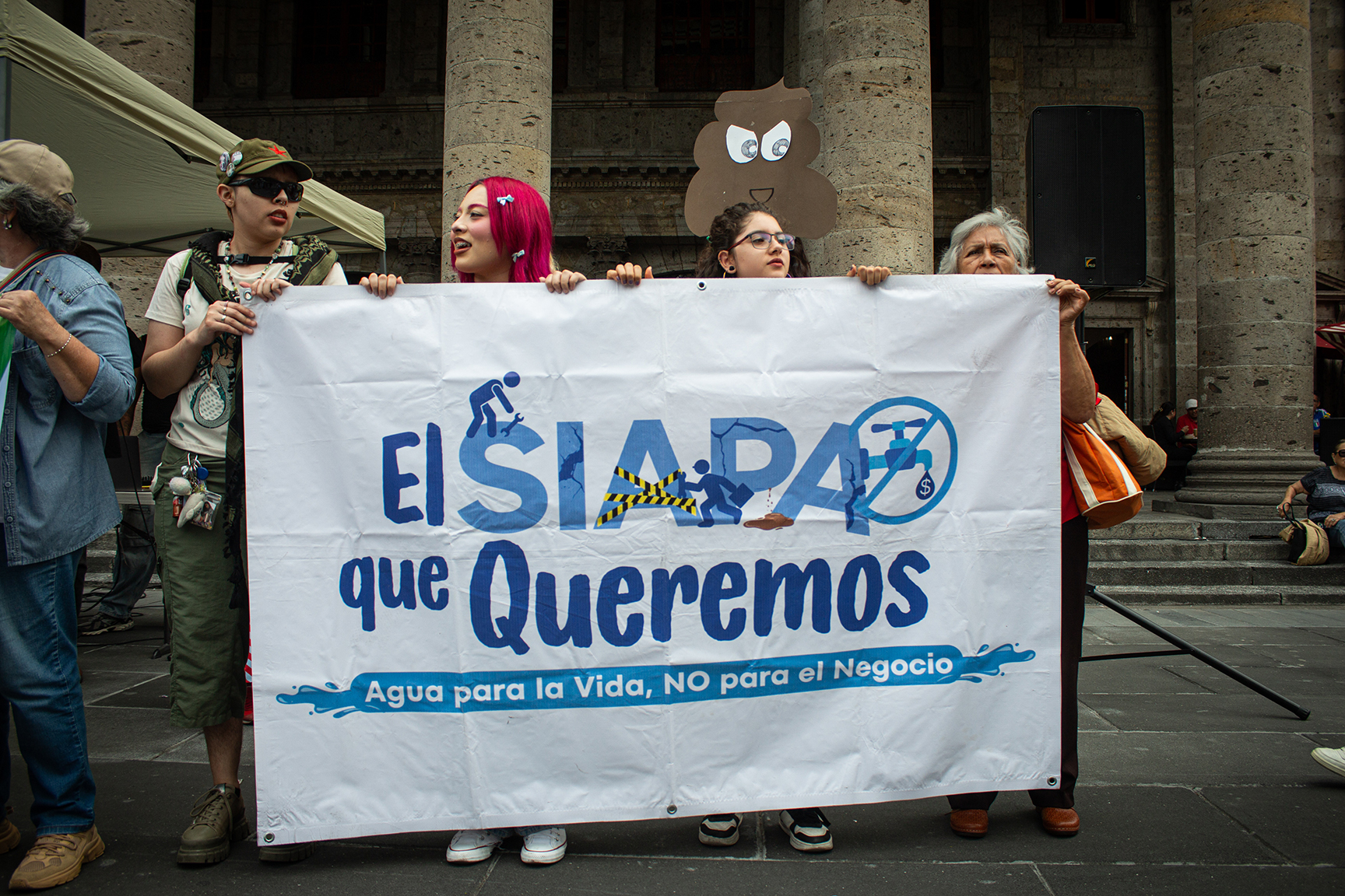Más de 900 personas se concentran en el Parque Rojo, en Guadalajara, antes de iniciar la Megamarcha por el Agua rumbo a Plaza Liberación. Guadalajara, Jalisco, 23 de agosto de 2026.