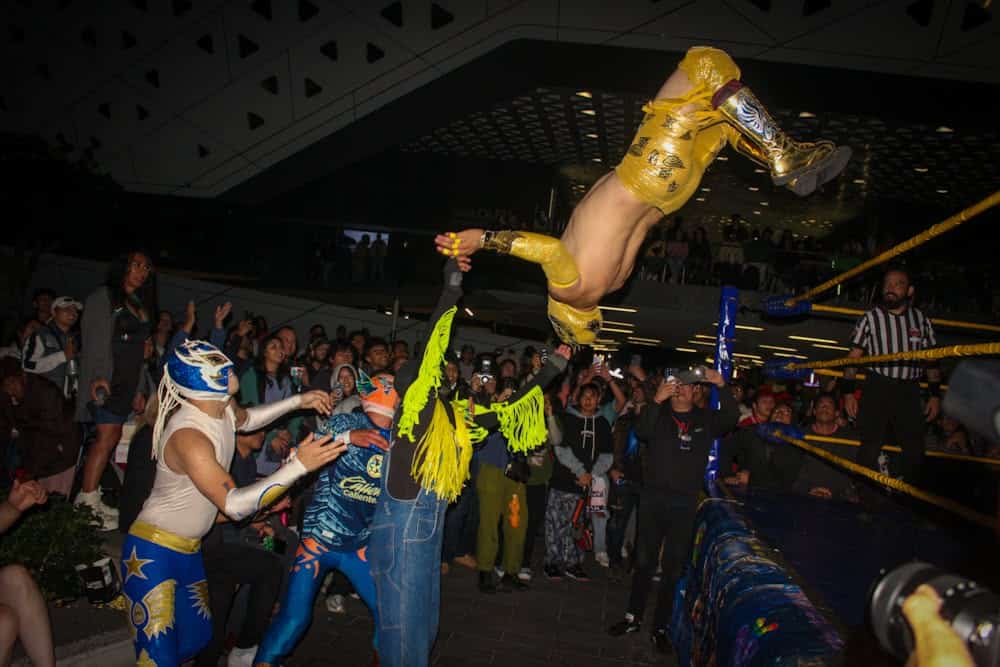 Luchadoras trans de la liga Lucha Trans combaten sobre un ring instalado en la Cineteca Nacional durante la jornada del 22 de agosto de 2026.