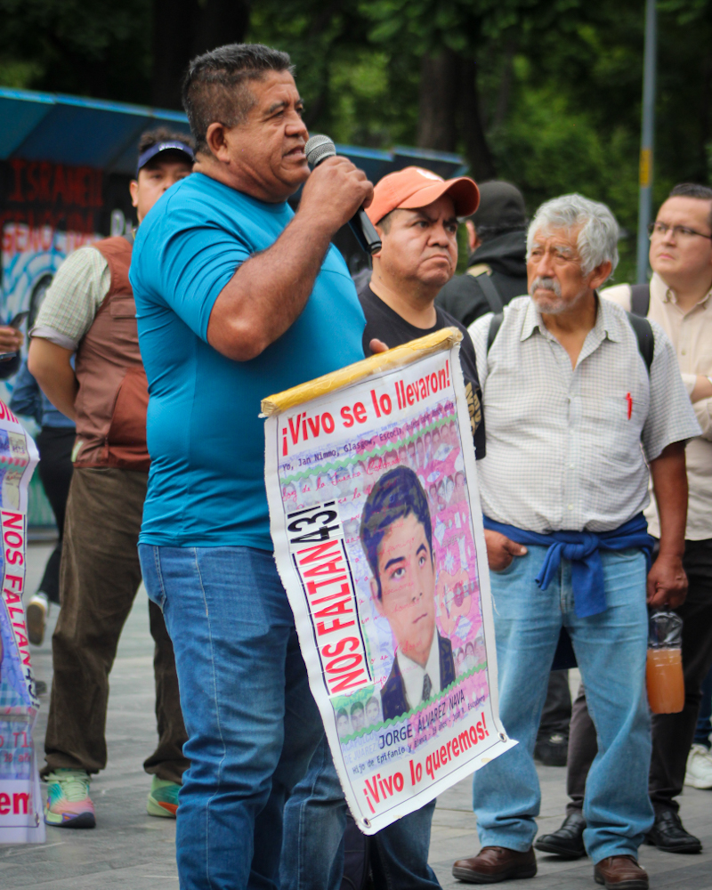 143 Acción Global por Ayotzinapa: madres y padres exigen que Ángel Aguirre hable